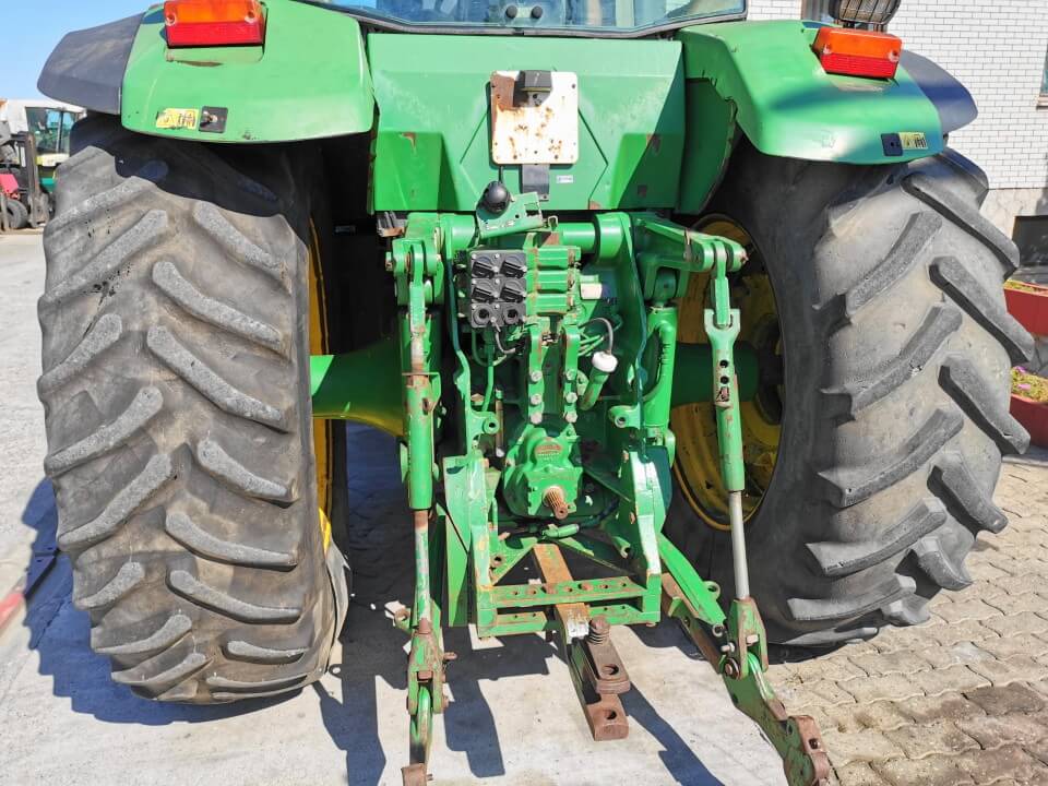 John Deere 8300