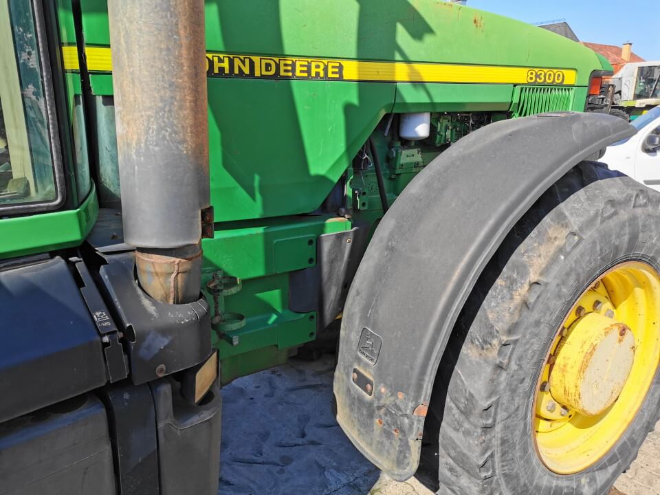 John Deere 8300
