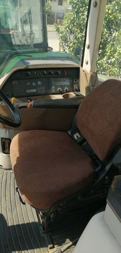 John Deere 8300