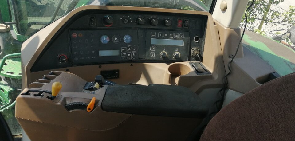 John Deere 8300
